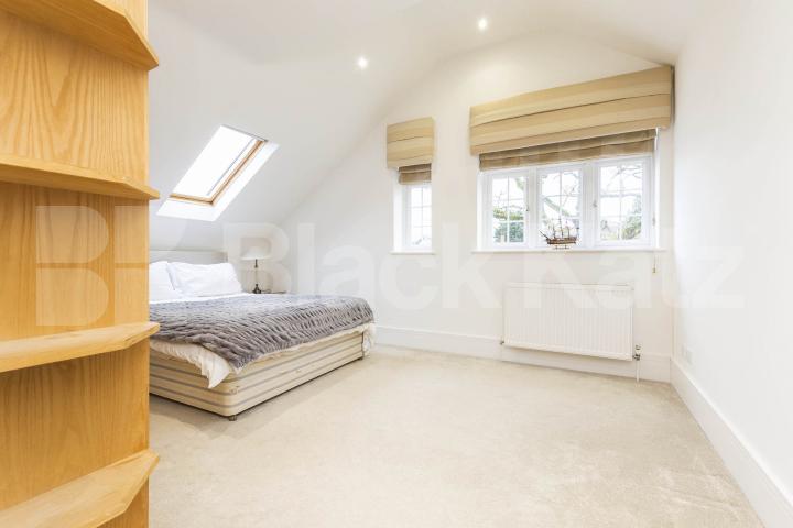 Super 5 bed 2 bath family home with a stunning cinema room and garden Barnet Gate Lane, Arkley Barnet